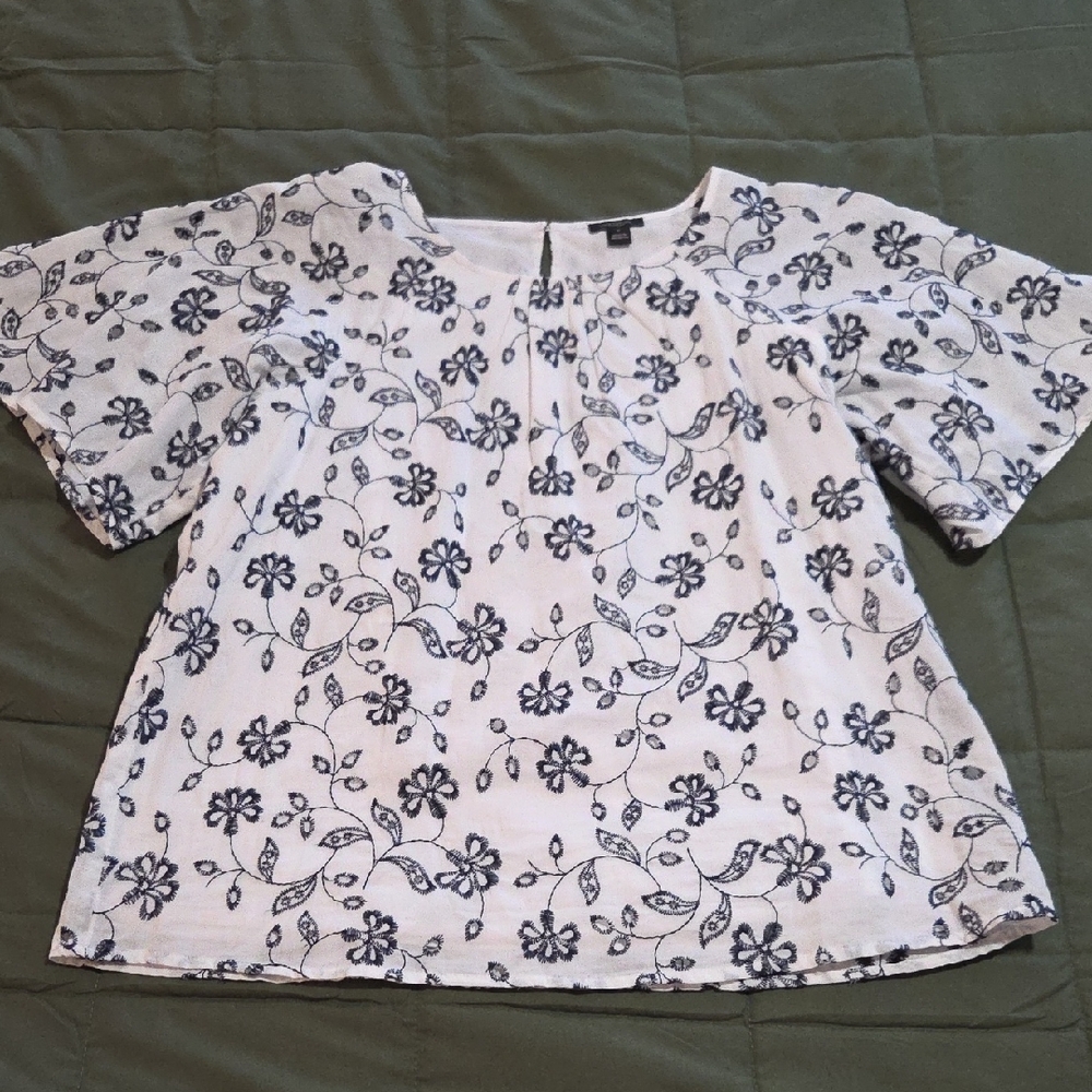 Ann Taylor Factory White and Black Floral Blouse